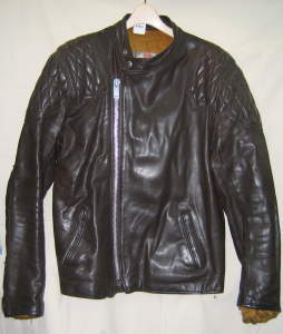 Lewis Leathers ルイスレザーズ Highwayman ハイウェイマン Mascot マスコット 英国 UK トライアンフ バイク ライダースジャケット 革ジャン Lightning ライトニング Cyclone サイクロン Dominator ドミネーター Monza モンザ Sportsman スポーツマン 高円寺 GORILLA